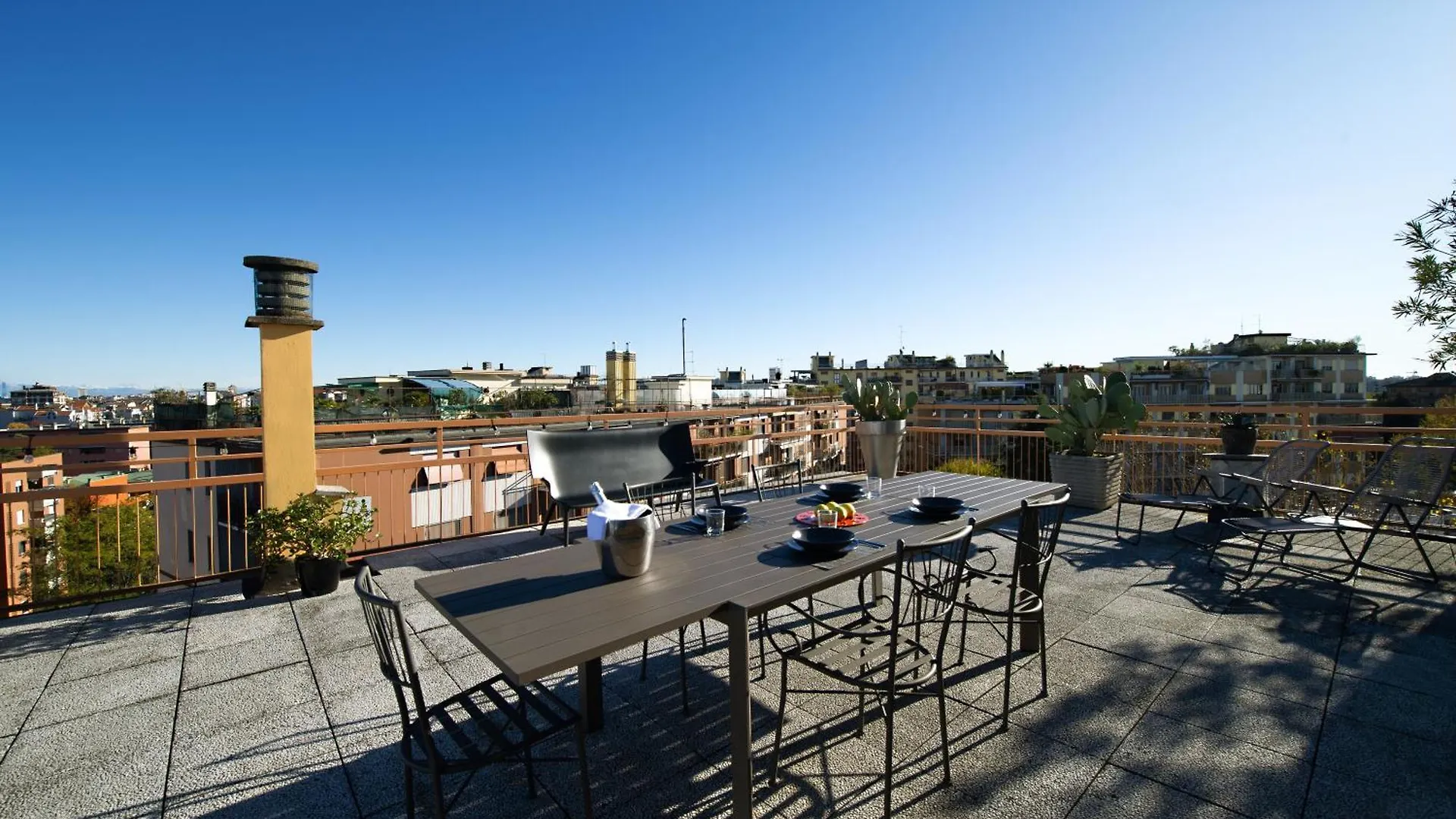 La Terrazza Vista Duomo, Piscina E Campi Da Tennis Milánó