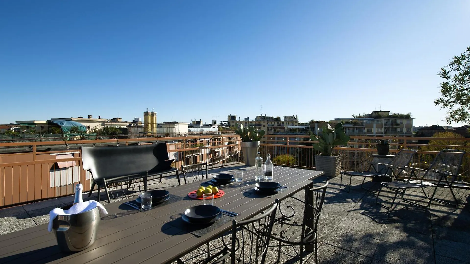 Apartman La Terrazza Vista Duomo, Piscina E Campi Da Tennis Milánó