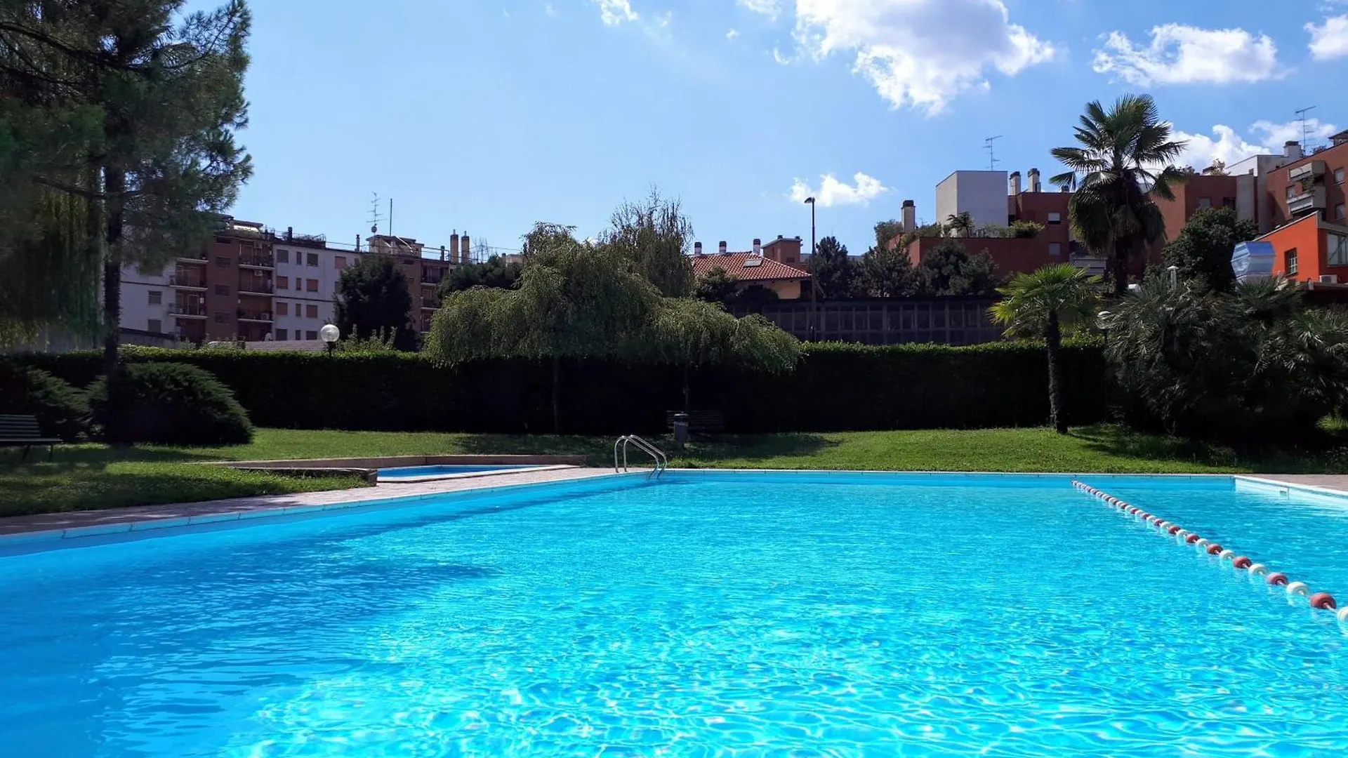 Apartamento La Terrazza Vista Duomo, Piscina E Campi Da Tennis Milão